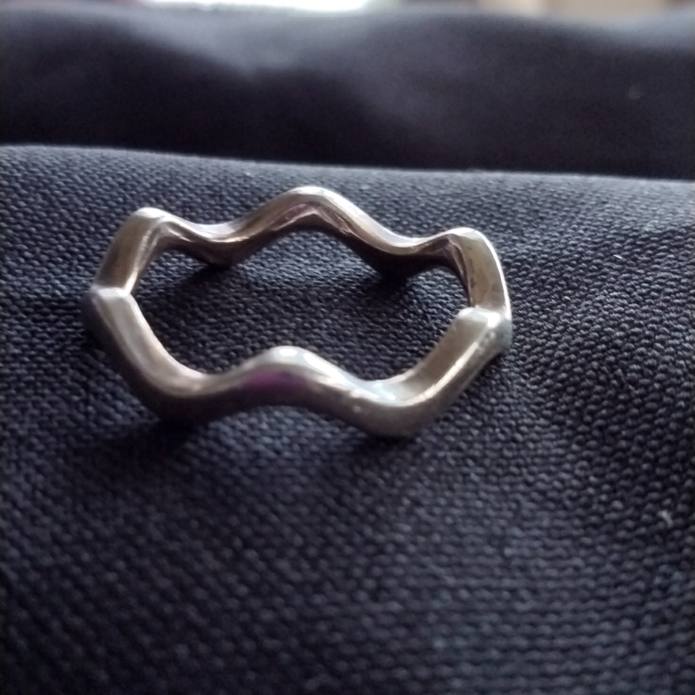 Silver wave ring - Picture 2 of 4